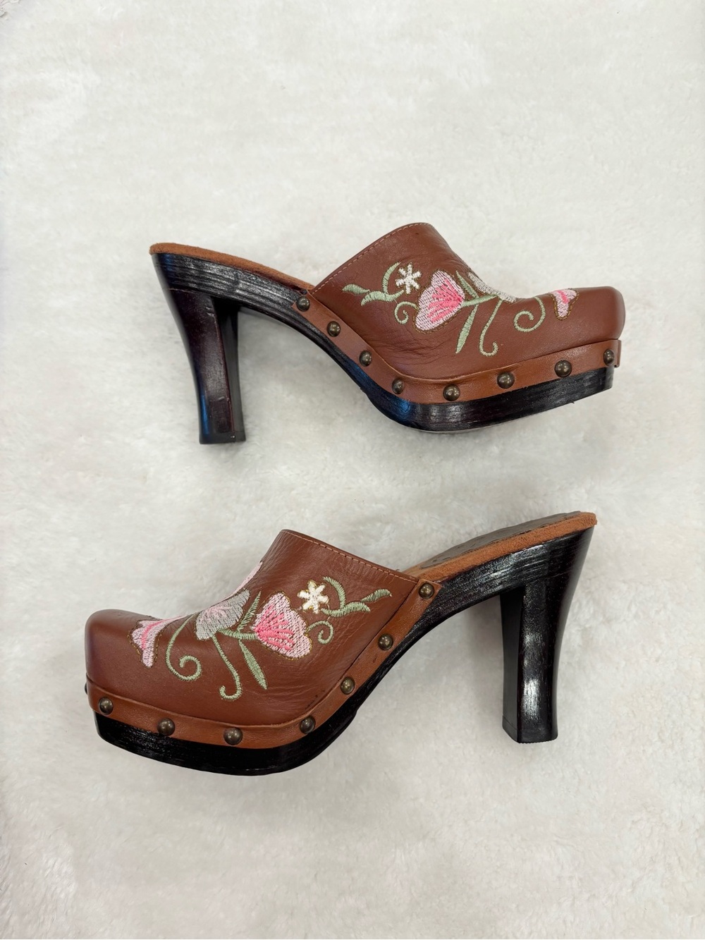 Seychelles Leather Floral Embroidered Heel Clogs - Picture 9 of 9